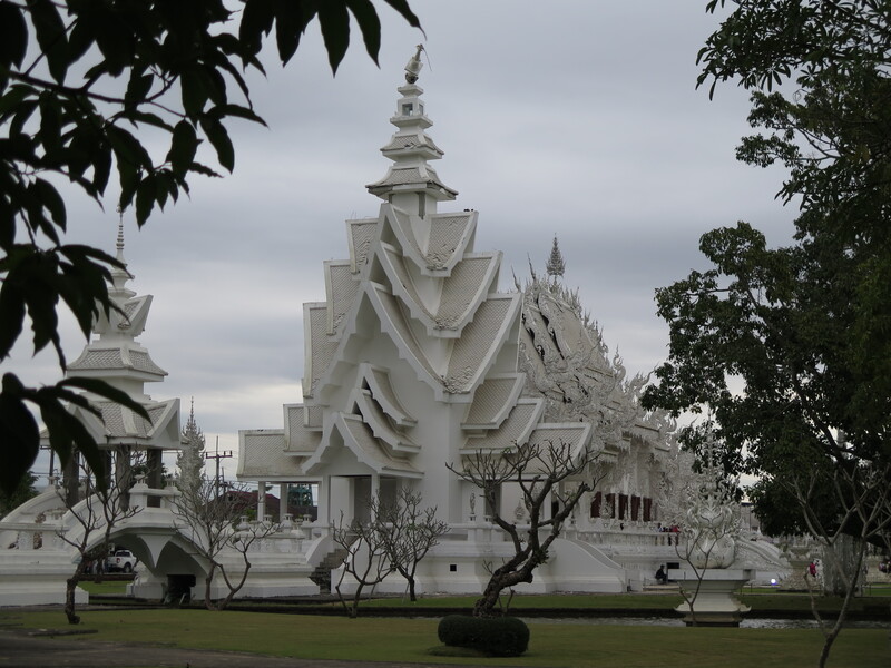 20141229.09.Wat Rong Khun.jpg